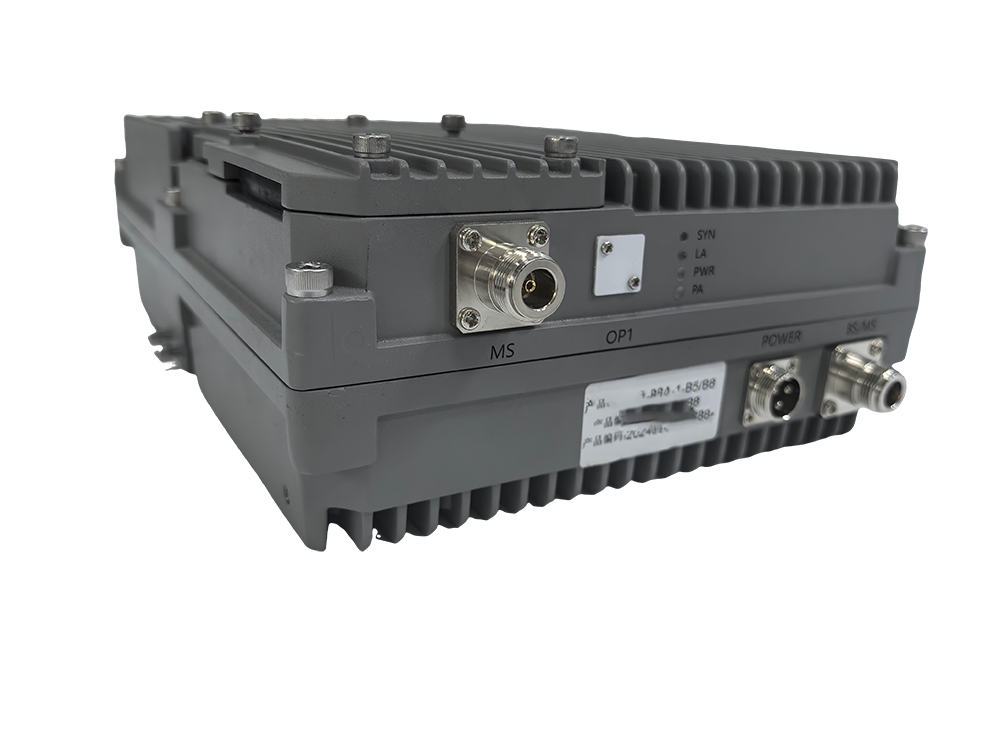  轮台三频手机信号接收器2000㎡